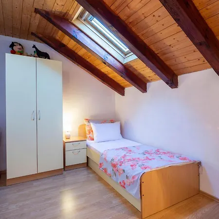 Holiday home Gorgeous In With Kitchen Kamenmost