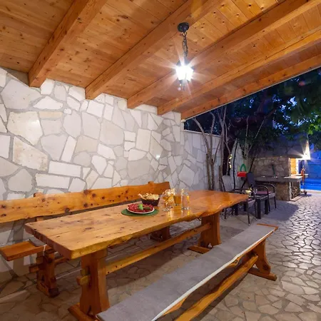 Gorgeous In With Kitchen Holiday home
