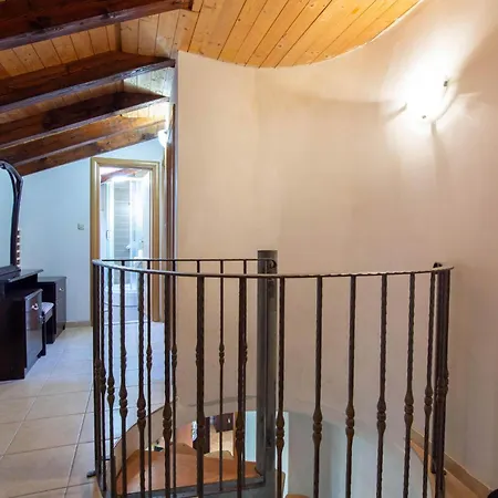 Holiday home Gorgeous In With Kitchen *