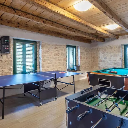 Gorgeous In With Kitchen Holiday home