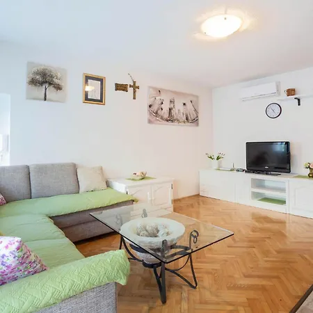 Gorgeous In With Kitchen Holiday home Kamenmost
