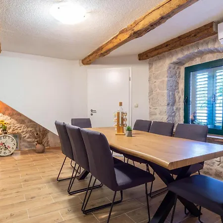 Gorgeous In With Kitchen Holiday home *
