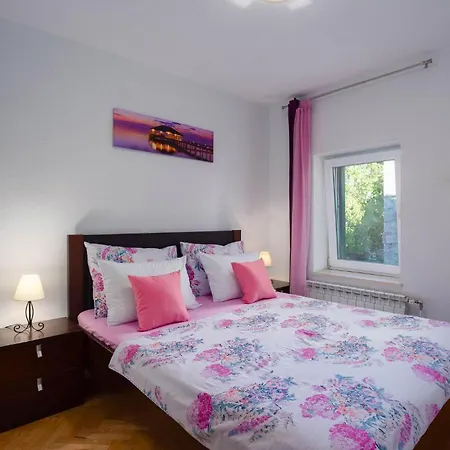 Holiday home Gorgeous In With Kitchen *