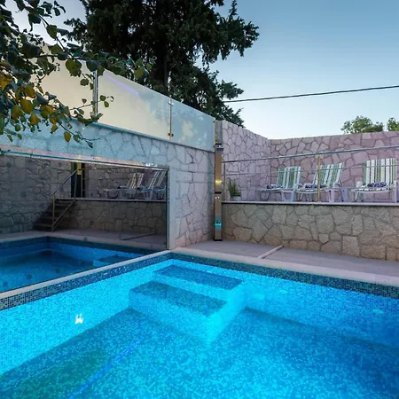 Gorgeous In With Kitchen Holiday home *